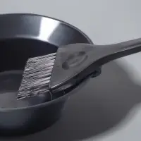 Кисть для окрашивания волос с фиксатором, 21&times;5.5(&plusmn;1) см, чёрная