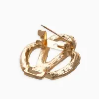 Зажим для кардигана "Ажур", корона, цвет белый в золото Зажим для кардигана "Ажур", корона, цвет белый в золото