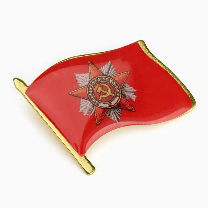 Значок «Флаг 9 мая», 3×2.5 см, цвет красный в золоте Значок «Флаг 9 мая», 3×2.5 см, цвет красный в золоте