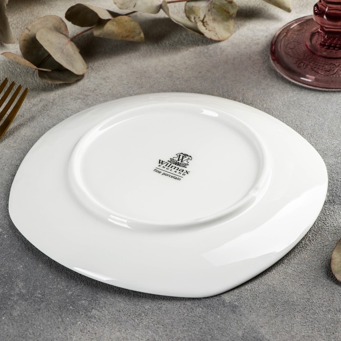 Тарелка фарфоровая пирожковая Wilmax Ilona, d=16,5 см, цвет белый Тарелка фарфоровая пирожковая Wilmax Ilona, d=16,5 см, цвет белый