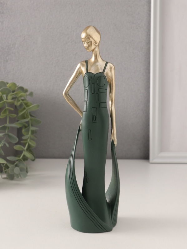 Сувенир полистоун  Сувенир полистоун "Девушка в зелёном платье со шлейфом" золото 7х5х24 см