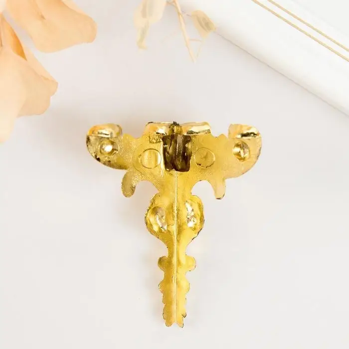 Уголок (ножка) для шкатулки "Фигурная" 6,2х4 см С-023