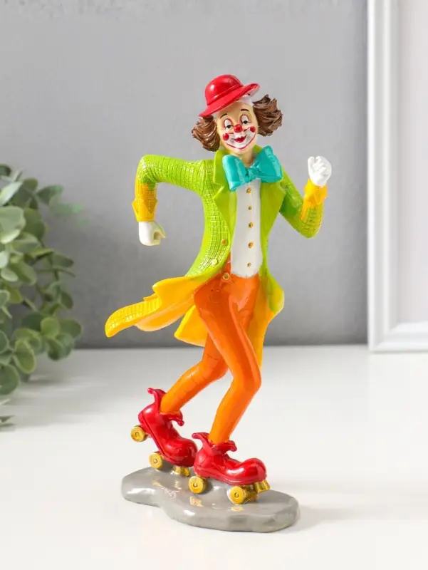 Сувенир полистоун "Клоун на роликовых коньках" яркий разноцветный 23,5 см