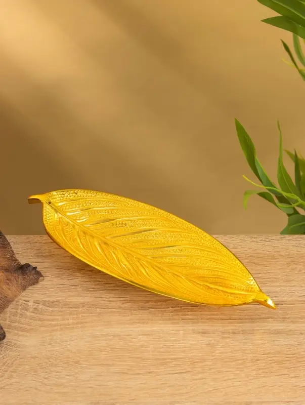 Подставка под благовония «Лист», 23.5×8.5×2.5 см, алюминий, золотая Подставка под благовония «Лист», 23.5×8.5×2.5 см, алюминий, золотая