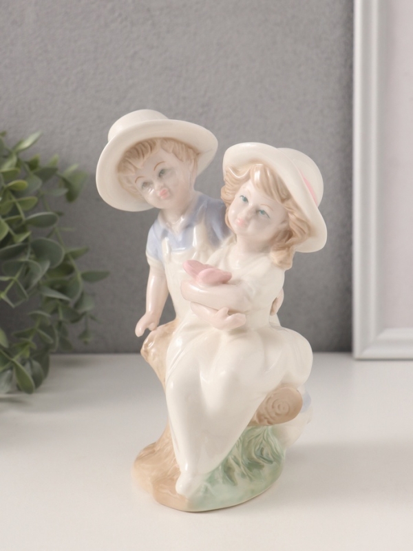 Сувенир керамика  Сувенир керамика "Детишки у дерева" 9х10х16,5 см