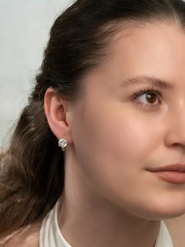 Серьги со стразами &laquo;Блум&raquo;, белые в золоте
