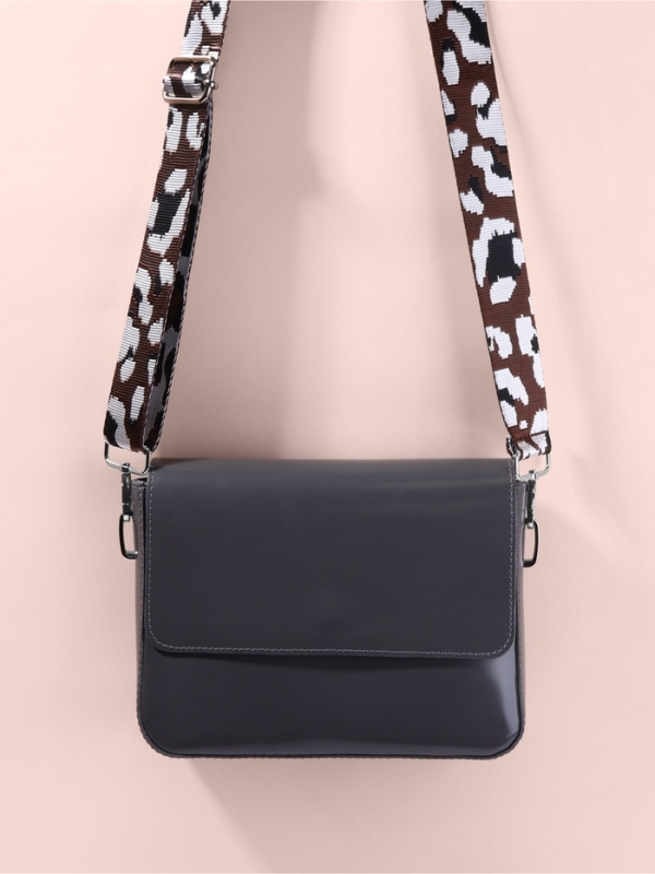 Ручка для сумки «Орнамент леопард», стропа, с карабинами, 139 ± 3 × 3,8 см, цвет молочный Ручка для сумки «Орнамент леопард», стропа, с карабинами, 139 ± 3 × 3,8 см, цвет молочный