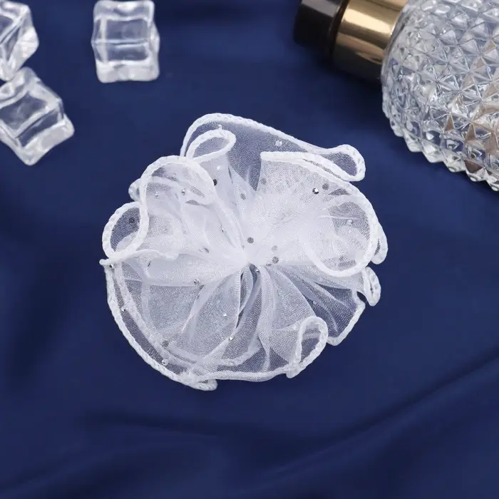 Резинка для волос бант «Школьница», воздушная волна блеск, 7 см, белая