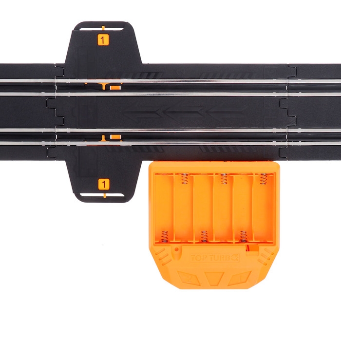 Автотрек «Турбо кросс», с 4 машинами работает от сети, длина трека 8,38 м. Автотрек «Турбо кросс», с 4 машинами работает от сети, длина трека 8,38 м.