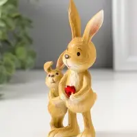 Сувенир полистоун "Зайчик с малышом с красным сердцем в лапках" 13,5 см
