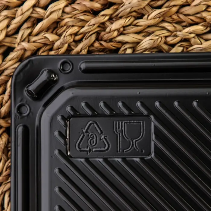 Контейнер пластиковый с крышкой одноразовый для суши Л-18, 18,4×16,2×3,8 см, внутренний 16×13,7×3,6 см, 770 мл, чёрный Контейнер пластиковый с крышкой одноразовый для суши Л-18, 18,4×16,2×3,8 см, внутренний 16×13,7×3,6 см, 770 мл, чёрный