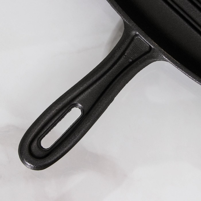 Сковорода гриль чугунная «Гриль глубокий», 28×26×4,5 см, 2 слива, чугунная ручка, цвет чёрный Сковорода гриль чугунная «Гриль глубокий», 28×26×4,5 см, 2 слива, чугунная ручка, цвет чёрный