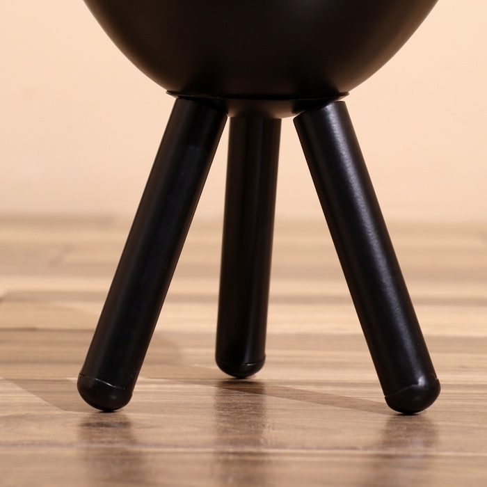 Кашпо на подставке  Кашпо на подставке "Блэки" металл (набор 2 шт), диаметр 28 и 23 см