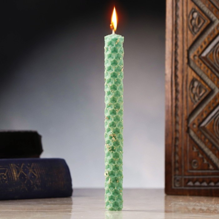 Свеча из вощины с эвкалиптом  Свеча из вощины с эвкалиптом "От плохих людей и злых духов" , 13х1,7 см, 1 ч, зеленый