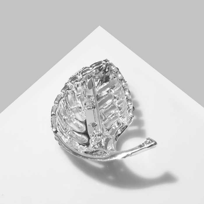 Брошь &laquo;Лист&raquo; изогнутый, цвет синий в серебре