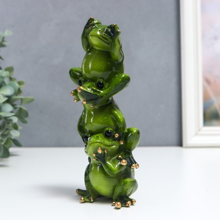 Сувенир полистоун лак Сувенир полистоун лак "Лягухи пирамида - не вижу, не слышу, не скажу" 18х6х8 см