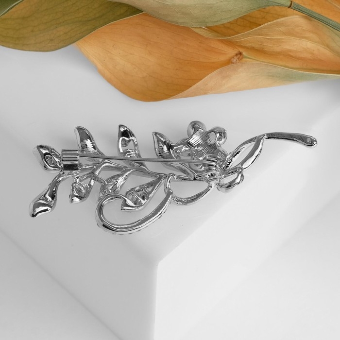 Брошь «Ветвь» с цветком, цвет белый в серебре Брошь «Ветвь» с цветком, цвет белый в серебре