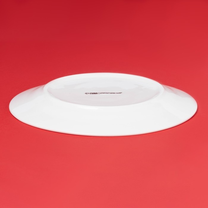 Тарелка новогодняя Доляна «Финский лес», d=20,5 см, фарфор, цвет белый Тарелка новогодняя Доляна «Финский лес», d=20,5 см, фарфор, цвет белый