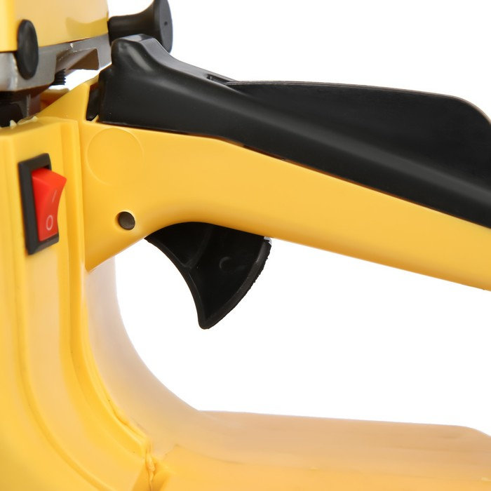 Бензопила ТУНДРА, 11500 об/мин, 450 мм, 18 Бензопила ТУНДРА, 11500 об/мин, 450 мм, 18", 72 звена, 0.325", 1.5 мм, 3.3 л.с., 52 см3