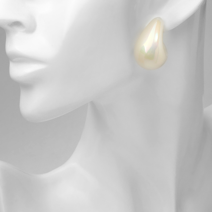 Серьги пластик «Капля» гладкие мах, цвет белый Серьги пластик «Капля» гладкие мах, цвет белый