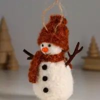 Сувенир "Снеговичок в рыжей шапке и шарфе" 5,5х5,5х12 см Сувенир "Снеговичок в рыжей шапке и шарфе" 5,5х5,5х12 см