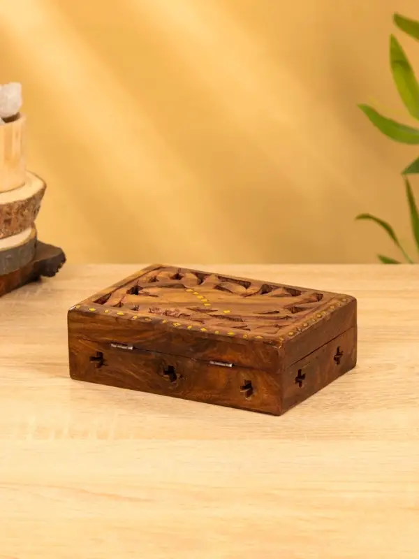 Шкатулка резная "Хранитель" 18х13х6 см, дерево шишам