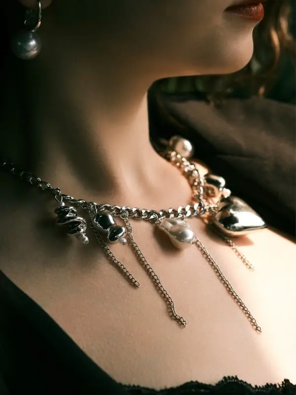 Колье "Многослойность" цепь с сердечком, цвет белый в серебре