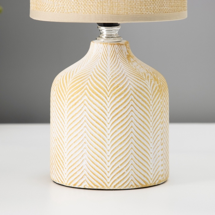 Настольная лампа с абажуром RISALUX «Шерон», Е14, 40 Вт, кофе с молоком, 13×13×27 см Настольная лампа с абажуром RISALUX «Шерон», Е14, 40 Вт, кофе с молоком, 13×13×27 см