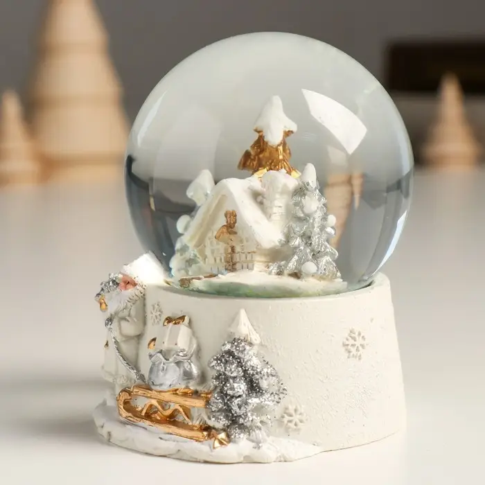Сувенир полистоун водяной шар Сувенир полистоун водяной шар "Домик в заснеженном лесу" белый с золотом 7х8х9 см