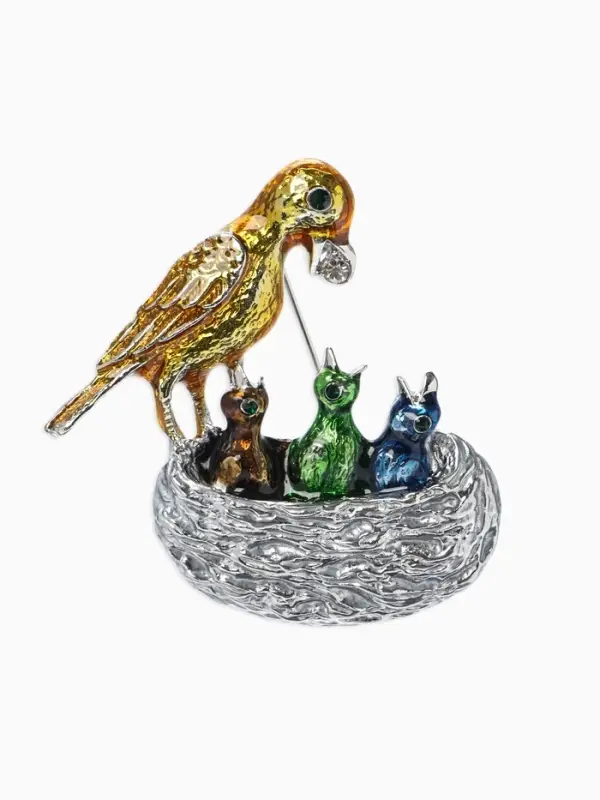 Брошь &laquo;Птица с  птенцами&raquo; гнездо, цветная в серебре