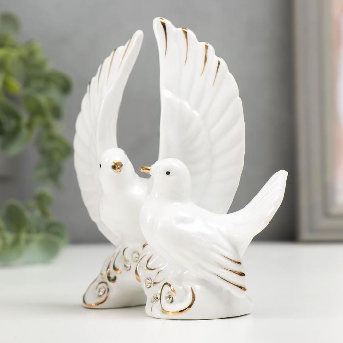 Сувенир под фарфор Сувенир под фарфор "Белые голуби" стразы 11,7х6х12,3 см