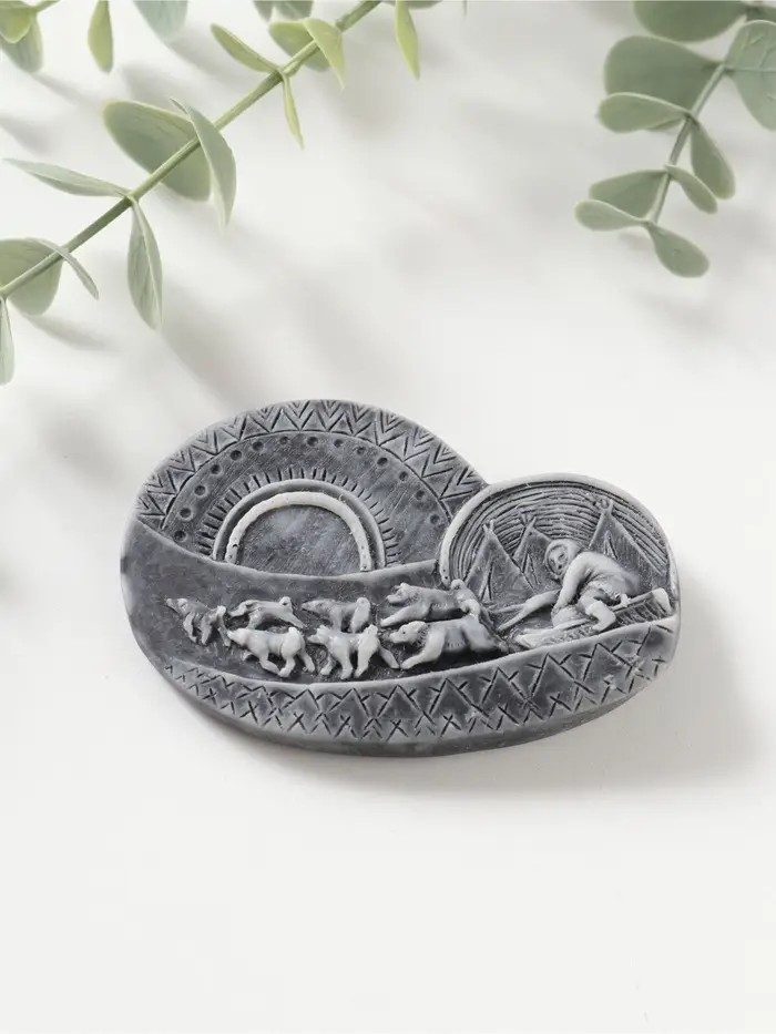 Магнит "Собачья упряжка мчится вдаль" (барельеф), 6см