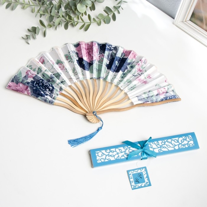 Веер бамбук, текстиль h=21 см изгиб, с кистью  Веер бамбук, текстиль h=21 см изгиб, с кистью "Цветы" в коробке, голубой