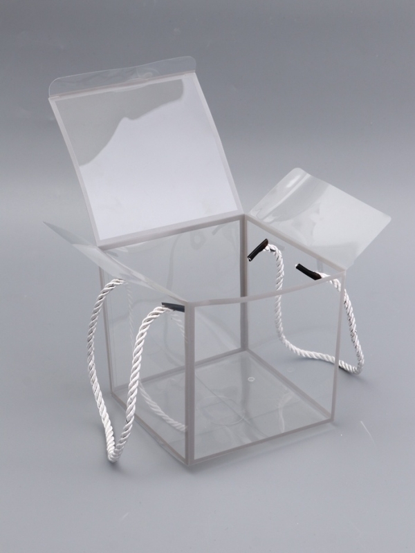 Коробка из PET с ручками, серебрянная, 12 х 12 х 12 см Коробка из PET с ручками, серебрянная, 12 х 12 х 12 см