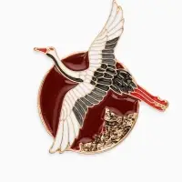 Брошь &laquo;Журавль&raquo;, парящий над морем, цветная в золоте