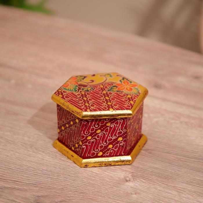 Шкатулка деревянная, батик 10х11х7 см Шкатулка деревянная, батик 10х11х7 см