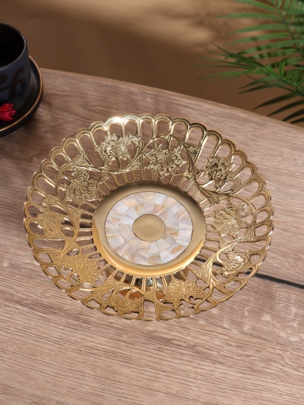 Блюдо сервировочное на ножке Блюдо сервировочное на ножке "Древо жизни" латунь с перламутром 24х24х10 см