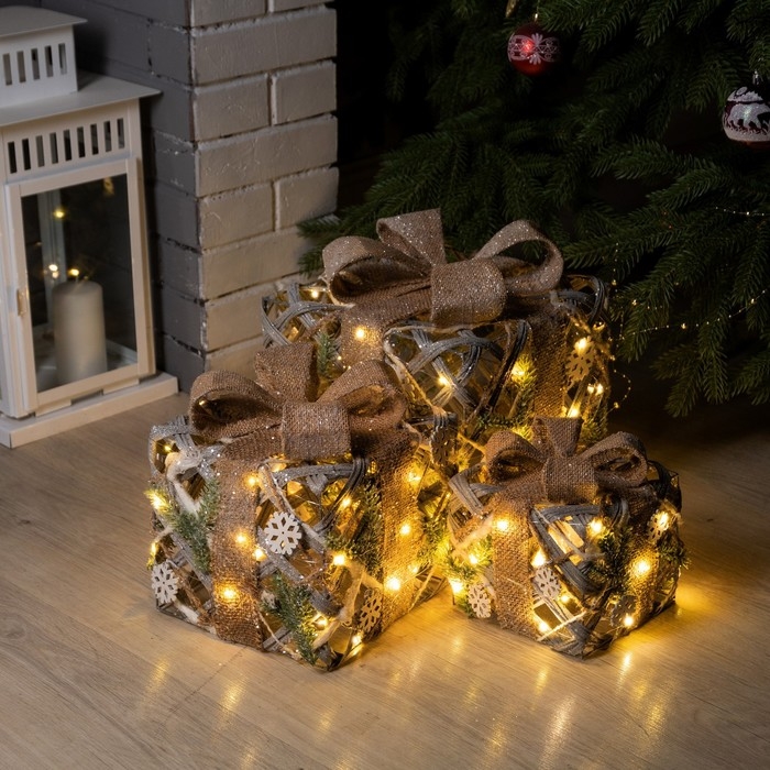 Светодиодная фигура «Подарки с еловой веткой» 15, 20, 25 см, текстиль, металл, батарейки ААх2 (не в комплекте), свечение тёплое белое Светодиодная фигура «Подарки с еловой веткой» 15, 20, 25 см, текстиль, металл, батарейки ААх2 (не в комплекте), свечение тёплое белое