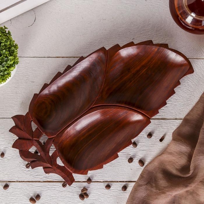 Менажница  Менажница "Лист" дерево 31х17х3 см