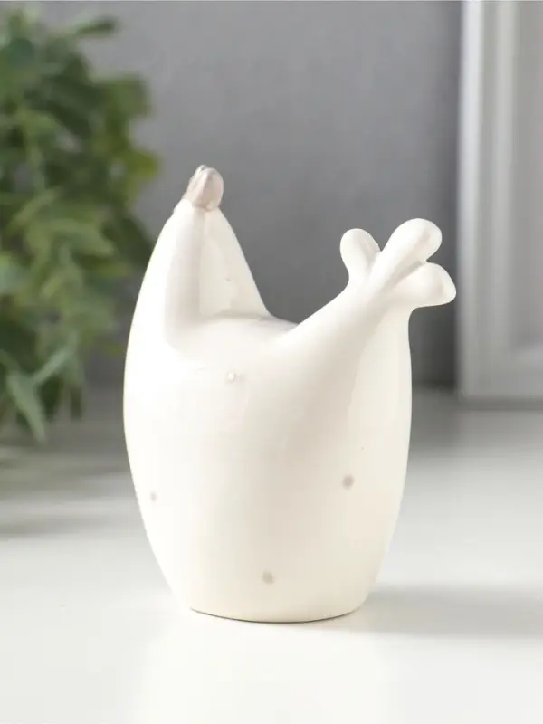 Сувенир керамика "Курочка в серый горох, с пасхальным яйцом сбоку" 7,9х4,8х9,1 см