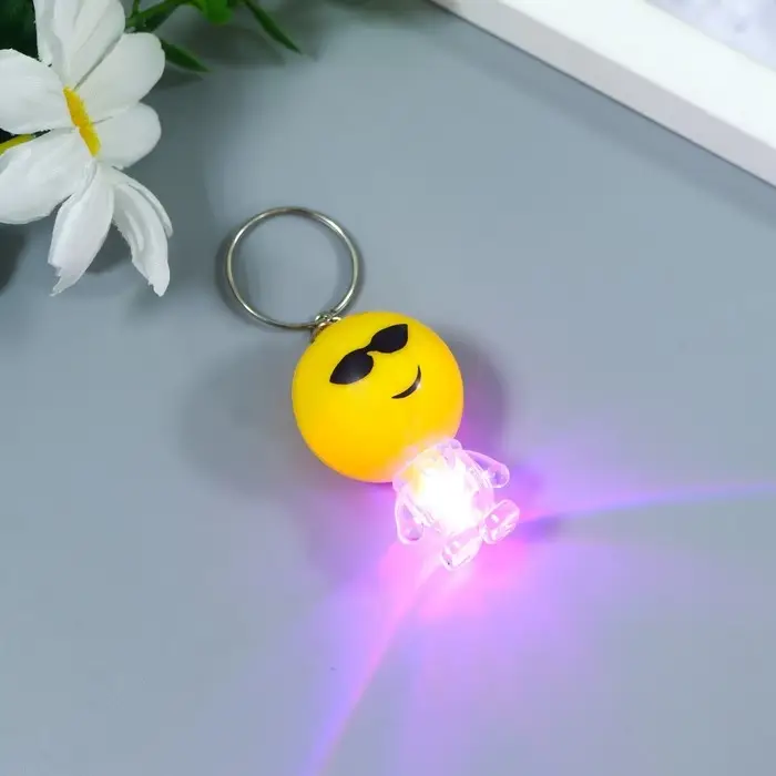 Фонарик свет на кольце  Фонарик свет на кольце "Смайлик-малыш с ножками" мигает МИКС 4х2,5х2,7 см