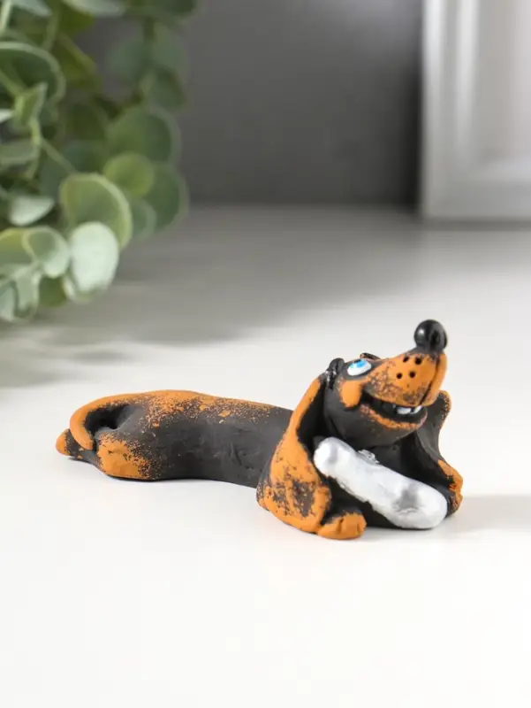Фигура "Такса с костью" 4,6х4,5х10,6см