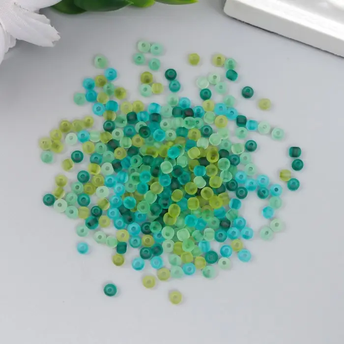 Бисер стекло 8/0  Бисер стекло 8/0 "Матовый полупрозрачный. Меланж ярко-зелёный" 10 гр