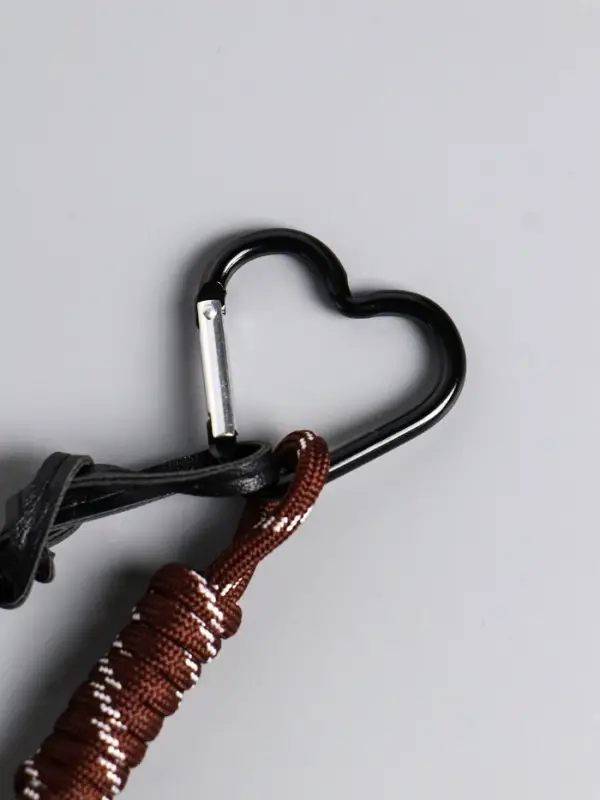 Брелок на карабине кожзам, текстиль  Брелок на карабине кожзам, текстиль "Такса" с узлом 25х13х1,5