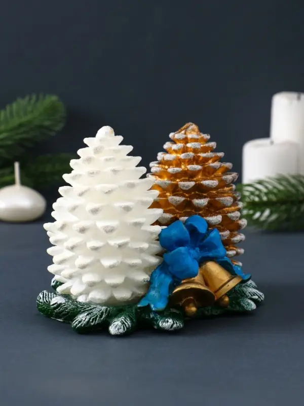 Свеча фигурная "Рождественские шишки" 10х13х9,5 см