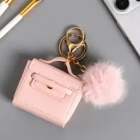 Брелок кожзам с карабином, с пушистиком "Сумочка" нежно-розовый 5,8х2,4х5 см Брелок кожзам с карабином, с пушистиком "Сумочка" нежно-розовый 5,8х2,4х5 см