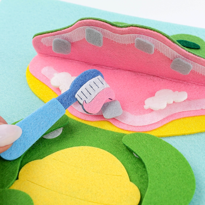 Развивающая книжка «Лечим зубки» Развивающая книжка «Лечим зубки»