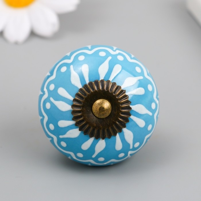 Ручка для шкатулки керамика, металл Ручка для шкатулки керамика, металл "Белый узор на голубом" 4,1х4,1х6 см