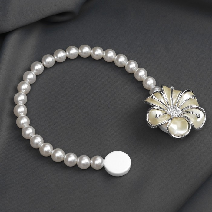 Подхват для штор «Цветок», d = 6 см, цвет серебряный/белый Подхват для штор «Цветок», d = 6 см, цвет серебряный/белый