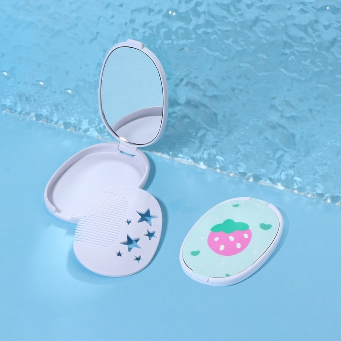 Зеркало складное «Клубника», с расчёской, 6,5 × 9,5 см Зеркало складное «Клубника», с расчёской, 6,5 × 9,5 см